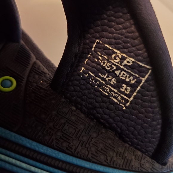 GP, Classic Slide Sandal Euro Size 33. - Picture 9 of 11